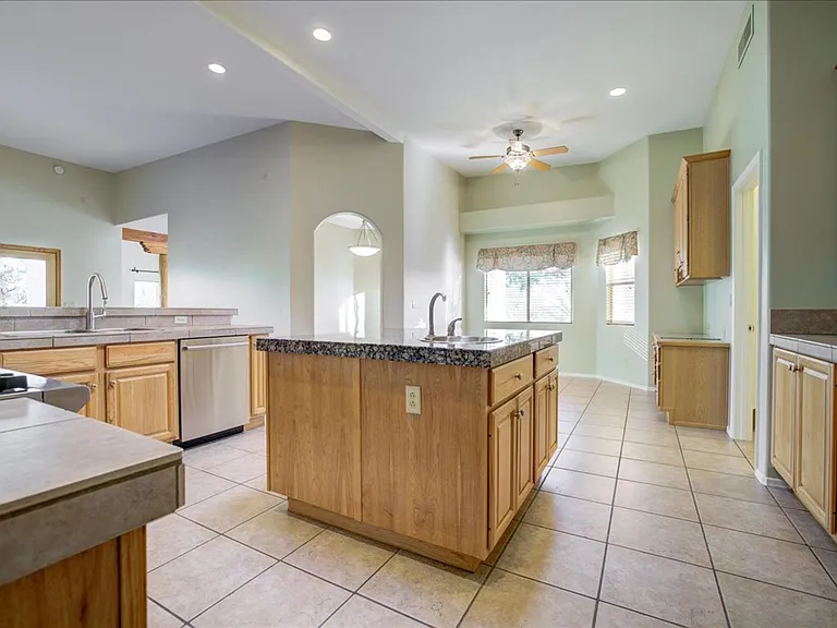 4750 N Bonanza Ave — Photo 21