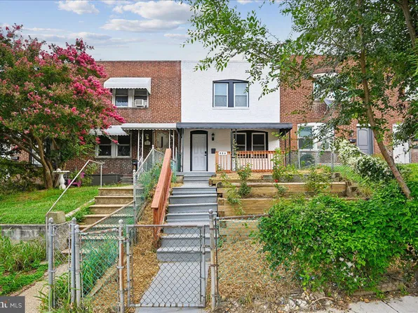 806 Stoll St, Baltimore, MD 21225