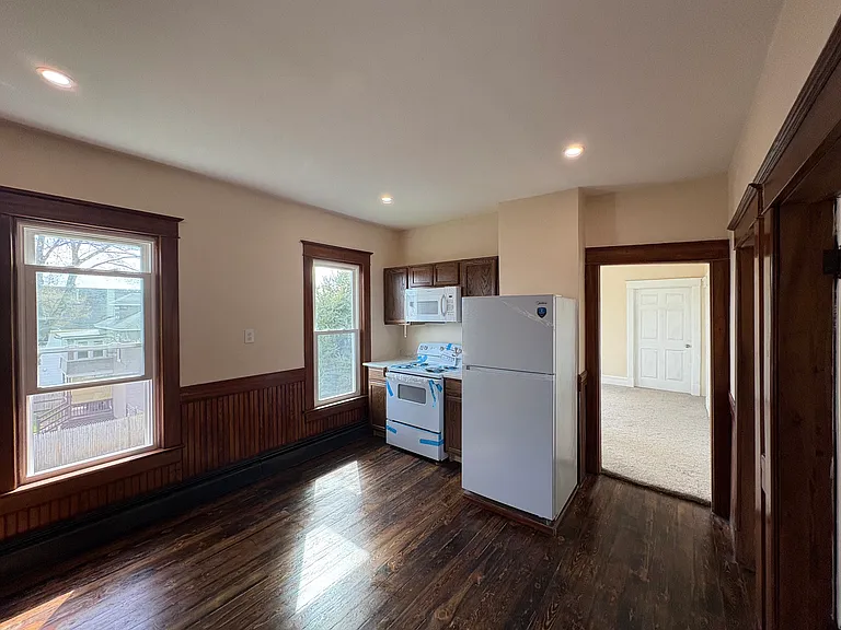 225-227 Brookside Ave — Photo 2