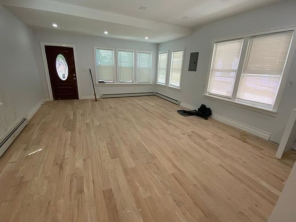 3rd image of 934 Cranford Ave