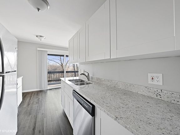 3rd image of 5515 Lakeside Dr APT 3D