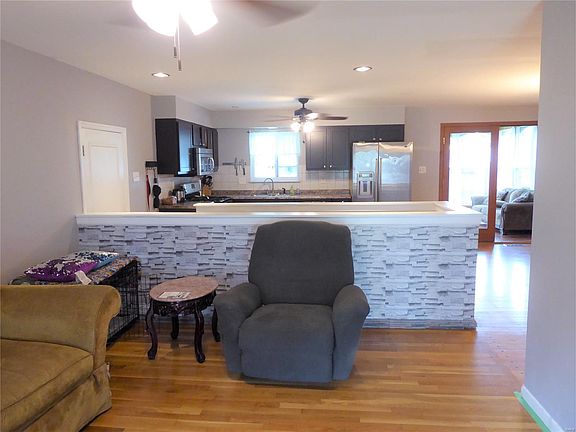 4th image of 1085 Thompson Dr