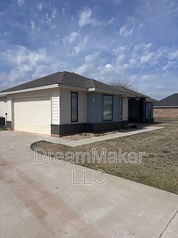 Building Photo - 5256 Red Maple Ave