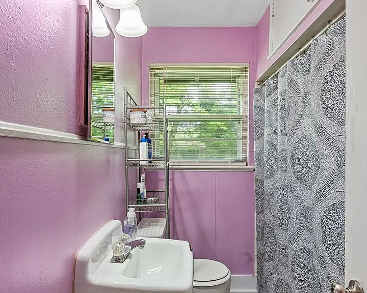 818 E Washington St — Photo 21