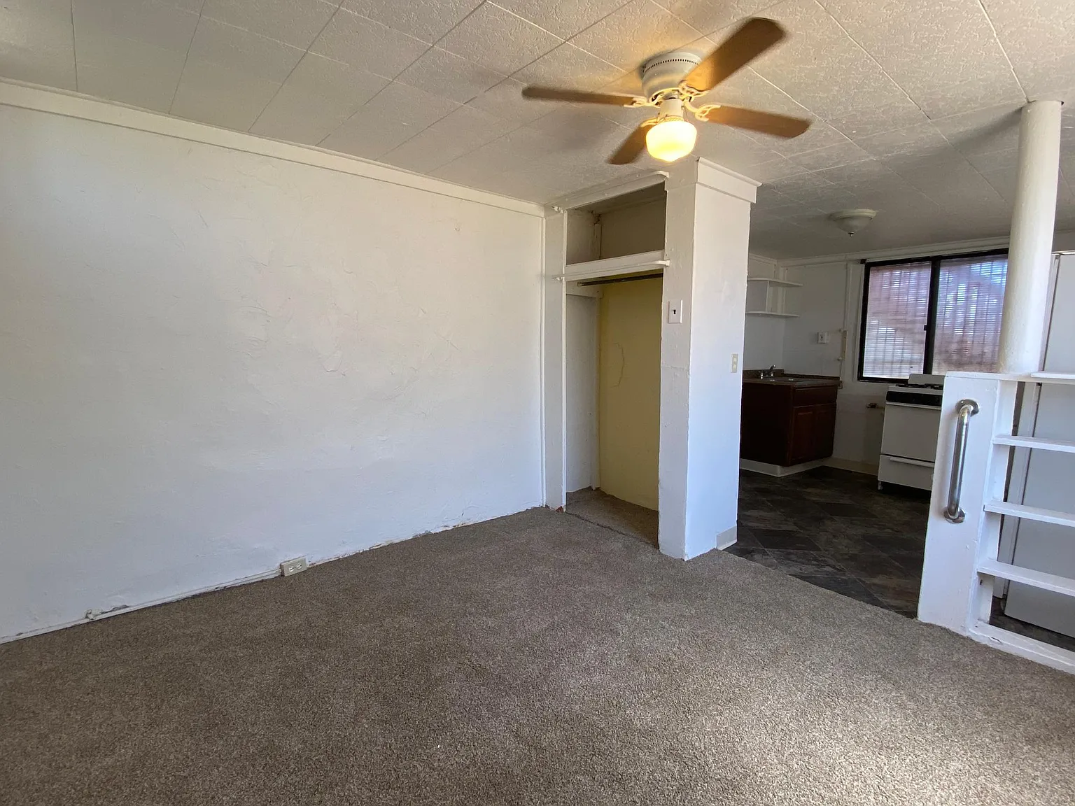 Studio, 300 sqft, $1,500 — Photo 2