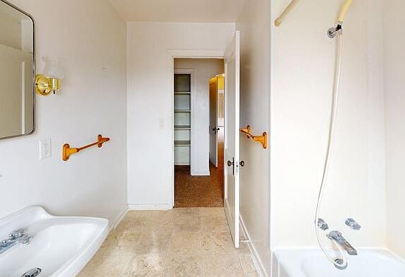 3rd image of 1119 E Thayer Ave #6