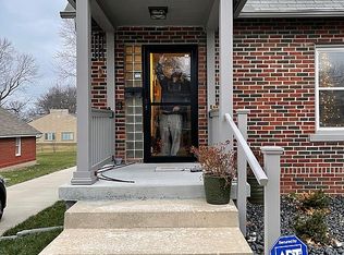 406 SE 3rd St, Lees Summit, MO 64063