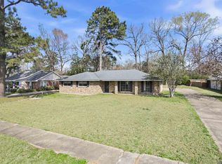 9693 Charlotte Armstrong Dr, Saint Francisville, LA 70775