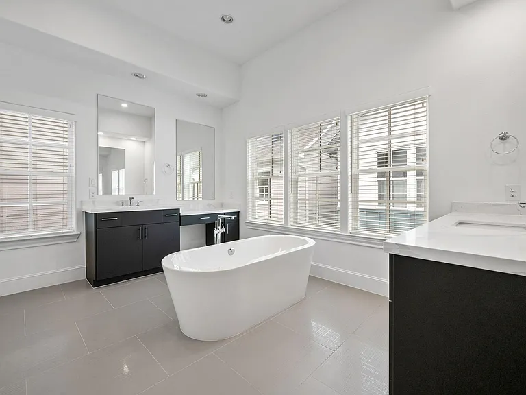 614 Delmar St — Photo 17