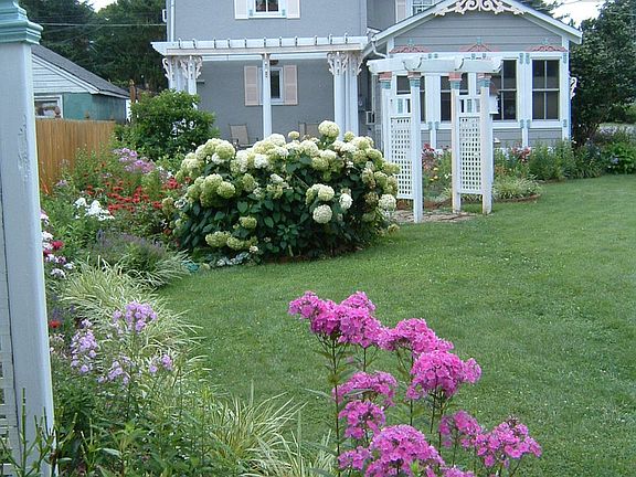 rear view w/trellis & arbor