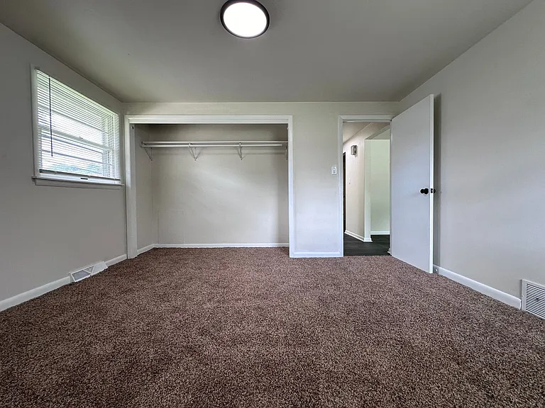 490 Saint Bernard Dr — Photo 14