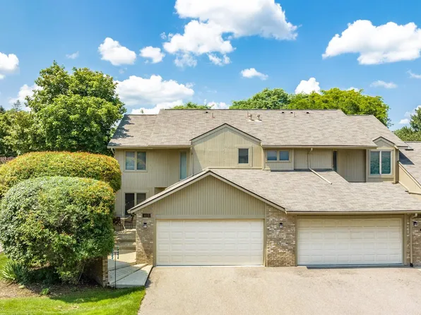 4113 Foxpointe Dr, West Bloomfield, MI 48323