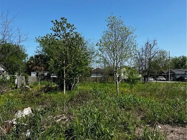 1811 Montegut St, New Orleans, LA 70117