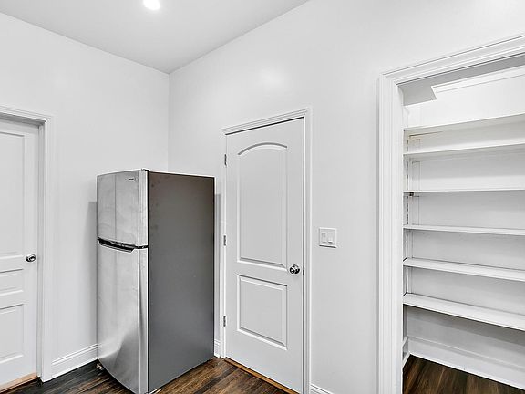 5th image of 1108 Des Plaines Ave Unit 1
