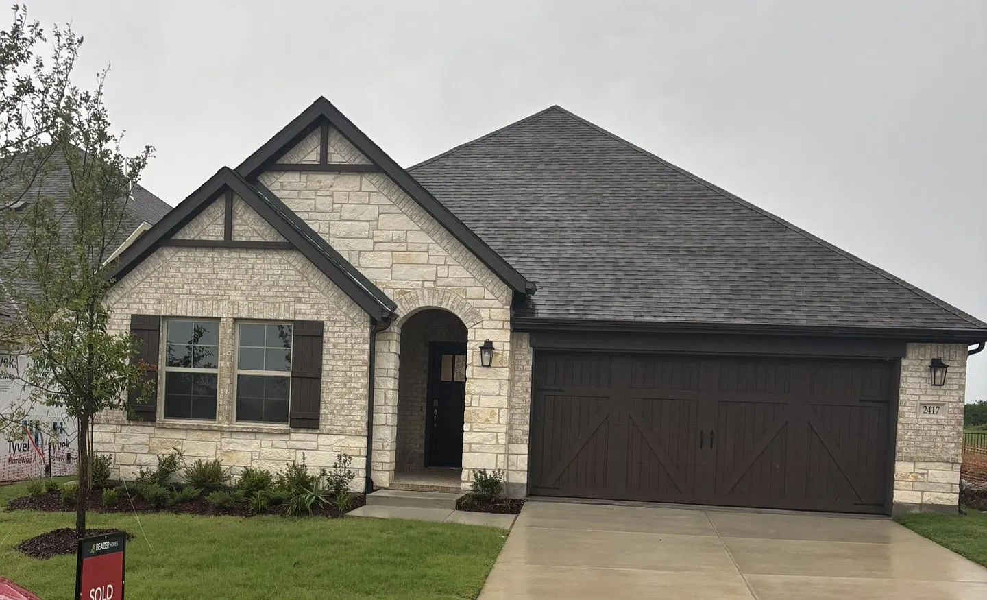 4 bed, 2.5 bath, 2098 sqft, $3,100 — Photo 2