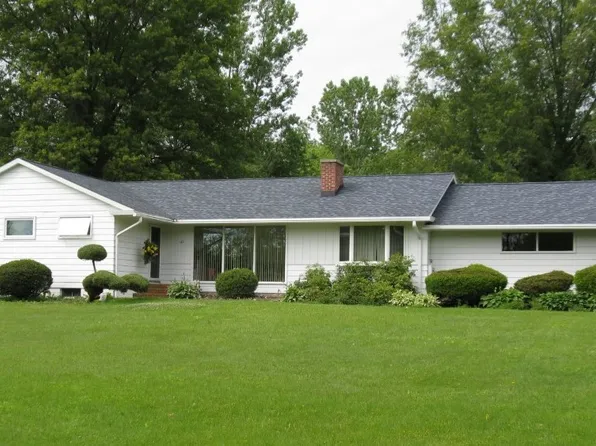 121 Hilltop Rd, Edinboro, PA 16412