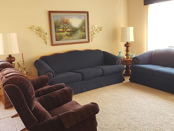 3rd image of 5 Brentwood Ct