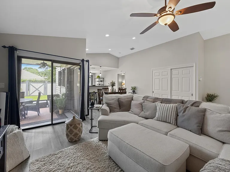 2482 Bedford Mews Dr — Photo 10
