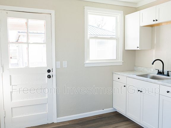 3rd image of 1410 Chicago Ave NE #1