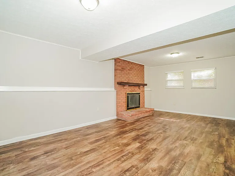 713 Hubbard Rd — Photo 10