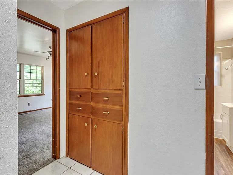 2037 NW 47th St — Photo 33
