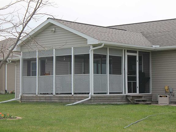 3rd image of 165 E Truman St