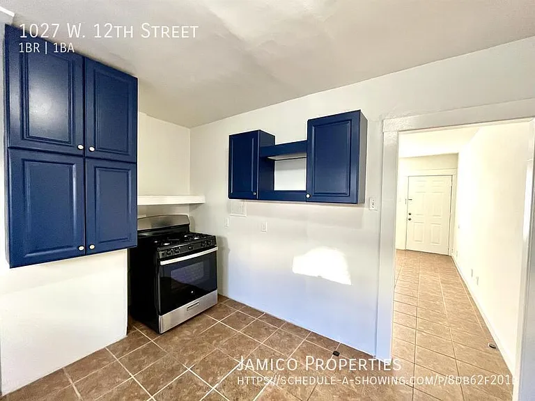 1027 W 12th St — Photo 7