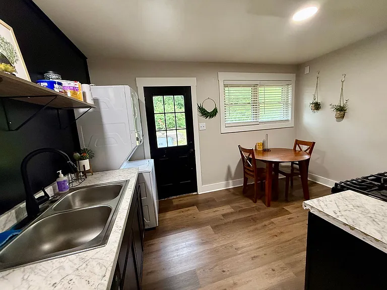1824 Rosemond Ave — Photo 4