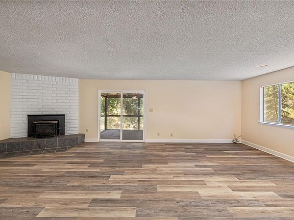 3rd image of 32413 Chickasaw Rd