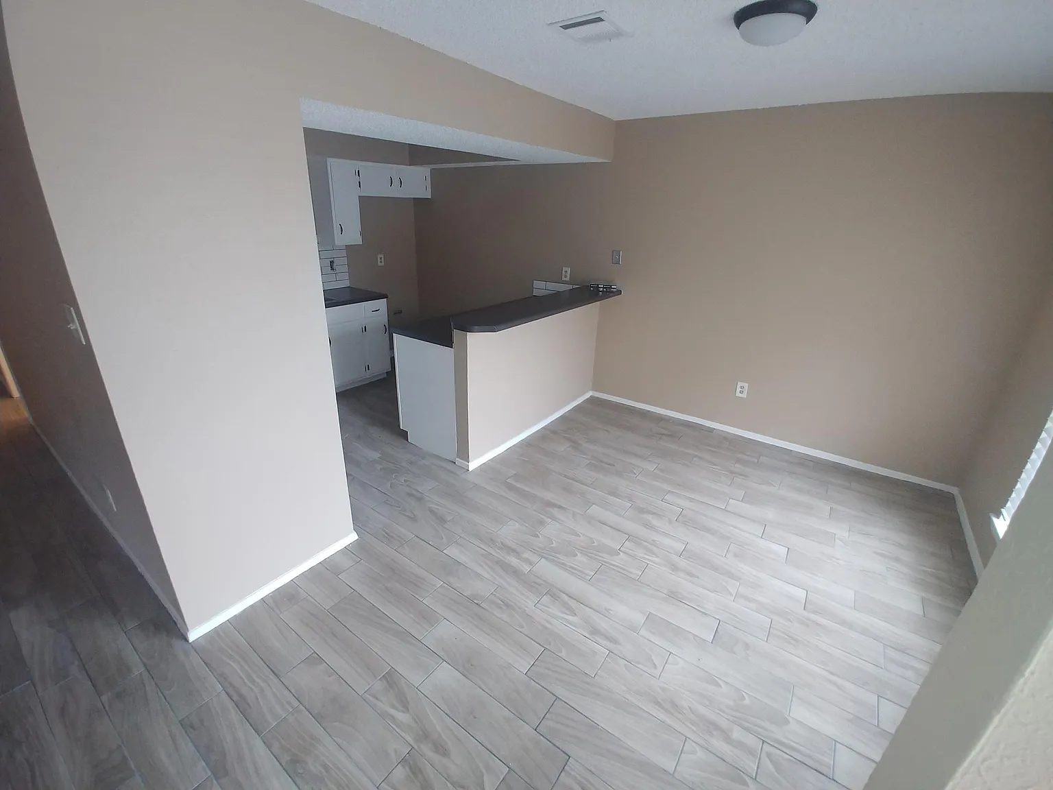 2 bed, 1.5 bath, 1060 sqft, $1,245 — Photo 1