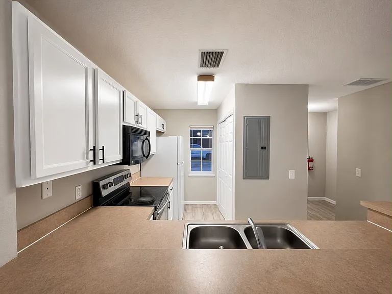 139 Jones Ln #B — Photo 3