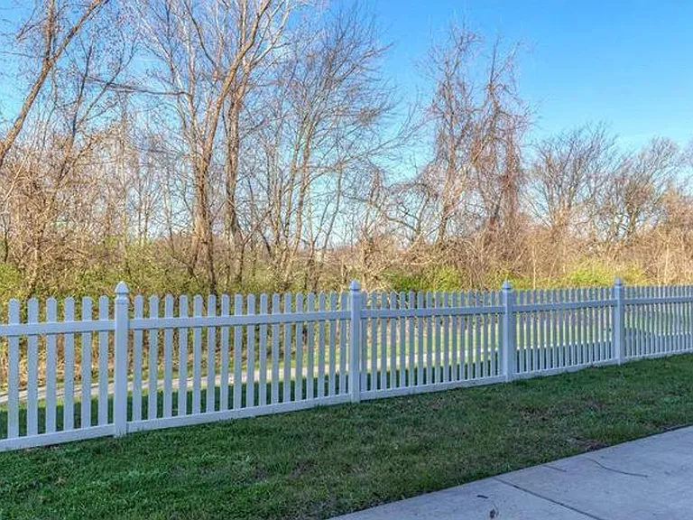 310 Royallsprings Pkwy — Photo 10