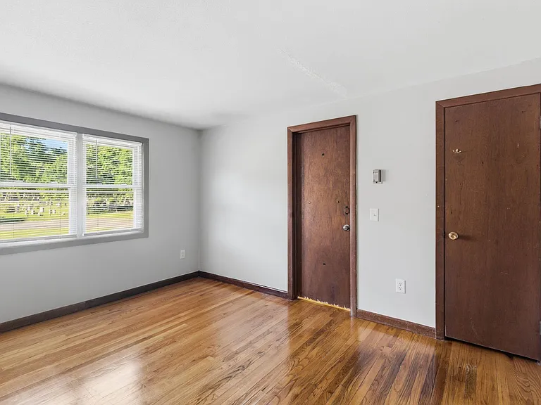26 Forestdale/Random Housing — Photo 8