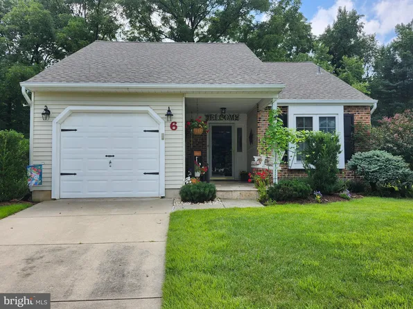 6 Moneta Ct, Mount Laurel, NJ 08054