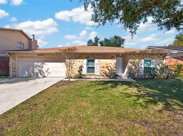 9809 Hummingbird St, La Porte, TX 77571