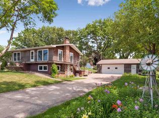 814 12th St, Kalona, IA 52247