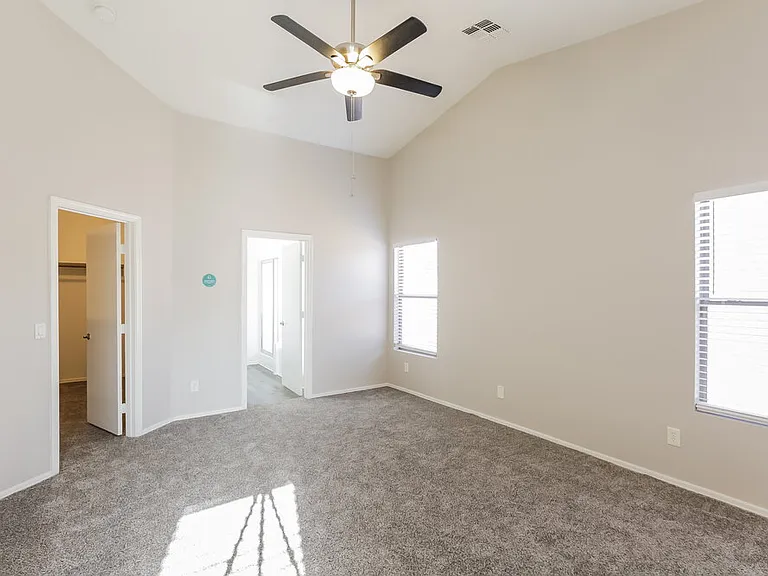 6412 W Hilton Ave — Photo 9