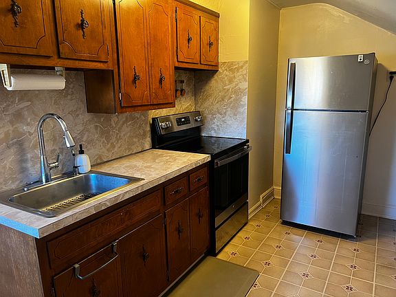 3rd image of 23 Lenox Ave Floor 2
