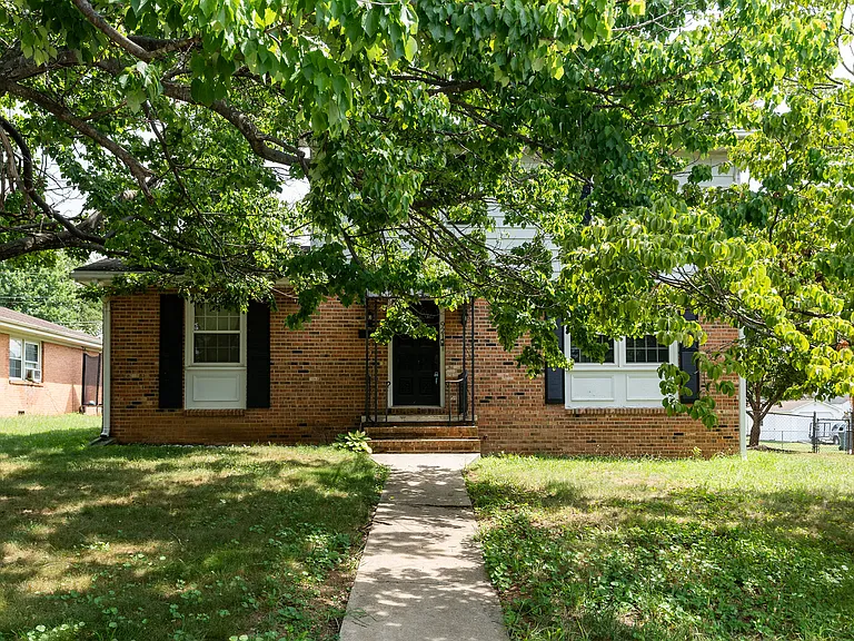 921 Dogwood Cir — Photo 24