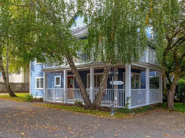 649 Admirals Rd #1, Esquimalt, BC V9A 2N6