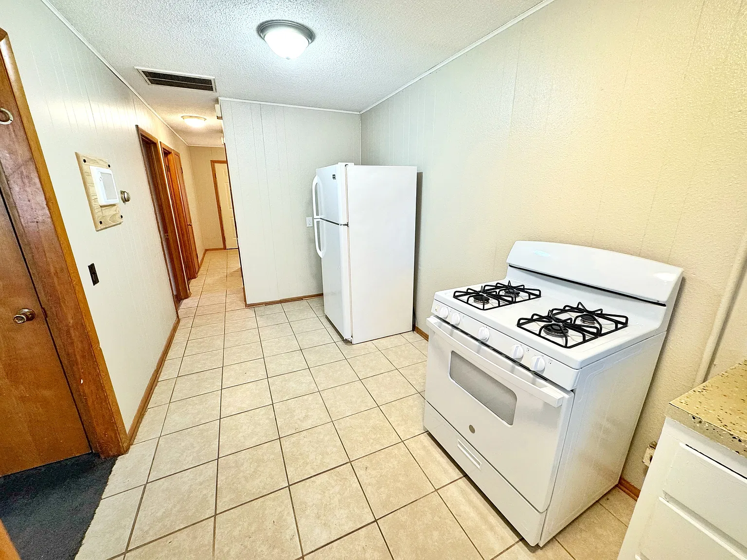 420 Jackson St — Photo 3