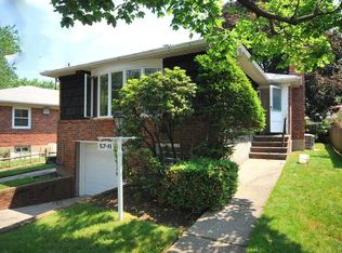 5711 262nd St, Little Neck, NY 11362
