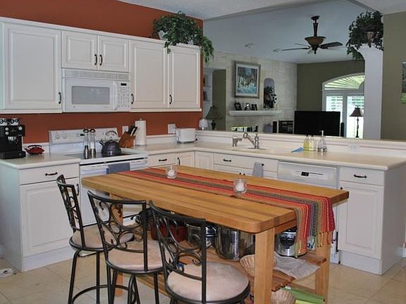 5th image of 106 Wayland Cir