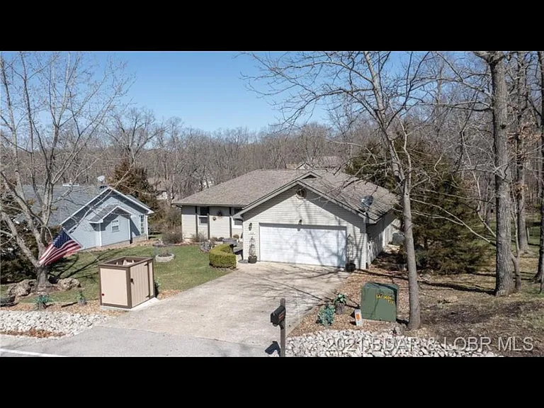 115 Spirea Point — Photo 2