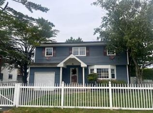 4 Lisa Ct, Farmingdale, NY 11735