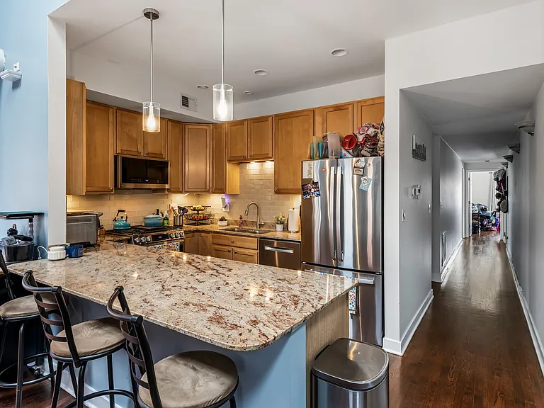 811 W Superior St #4 — Photo 7