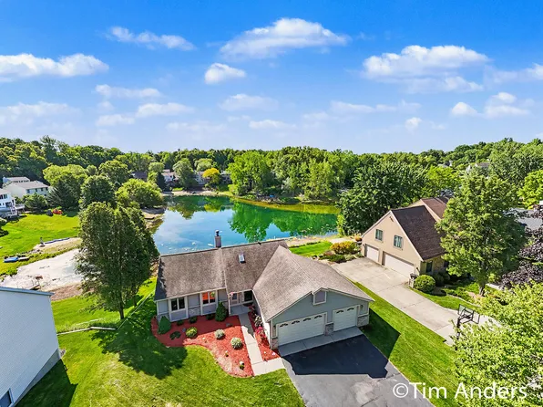 6090 Arroyo Vista Dr NE, Rockford, MI 49341