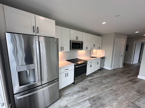 3rd image of 200-204 Old Colony Ave #611