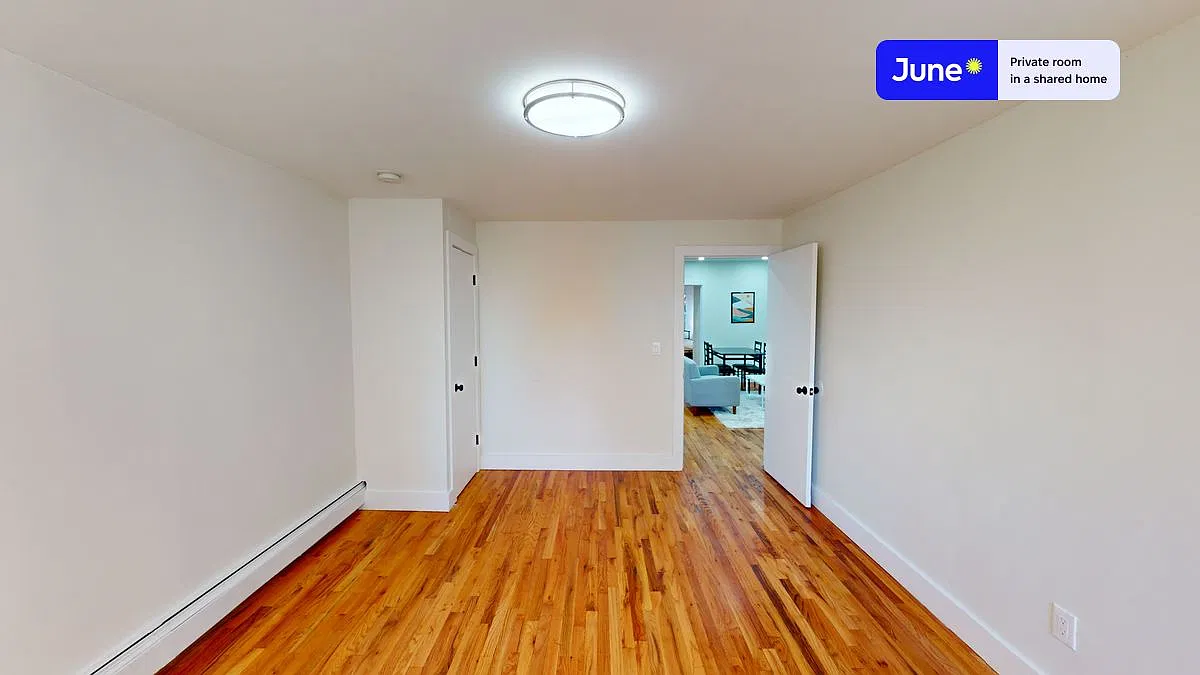 Queen bedroom in 3 bed/1 bath home in Bedford-Stuyvesant #1793 C — Photo 3