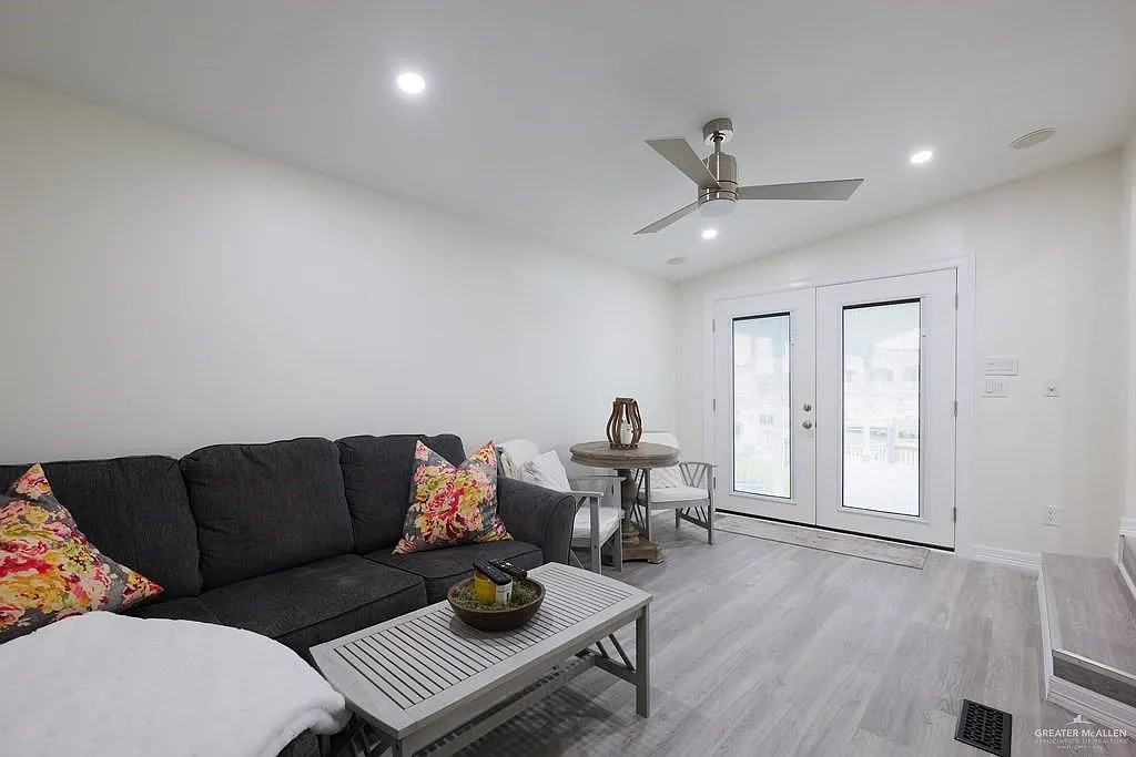 2 bed, 2.0 bath, 800 sqft, $2,850 — Photo 4